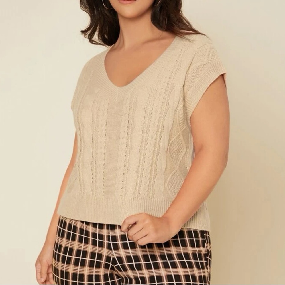 V Neck Cable Knit Top / Vest